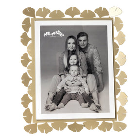 Portafoto Ginkgo Arti e Mestieri in legno massello color miele 20x25 cm