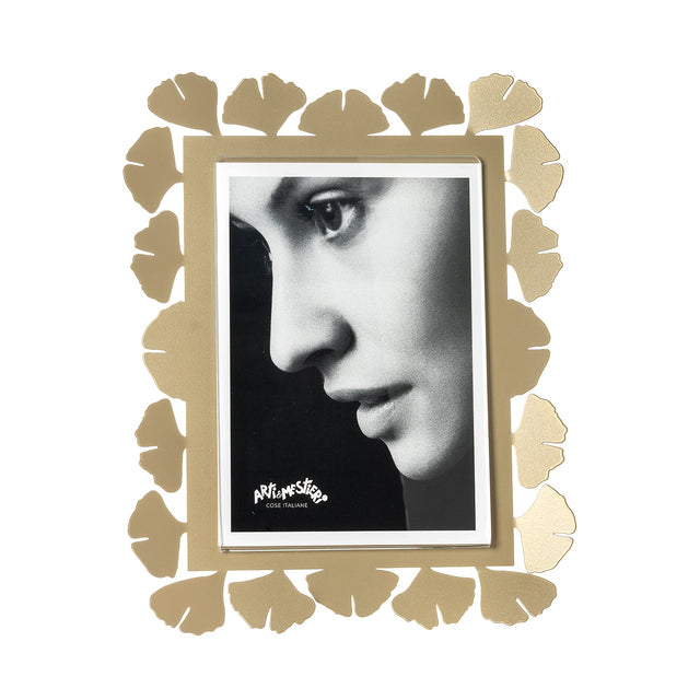 Portafoto Ginkgo Arti e Mestieri in legno massello color miele 13x18 cm