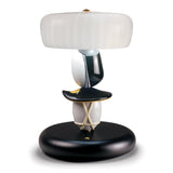 Lampada da tavolo Hairstyle Lladrò in porcellana con schermo in vetro 38x31 cm