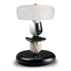 Lampada da tavolo Hairstyle Lladrò in porcellana con schermo in vetro 38x31 cm