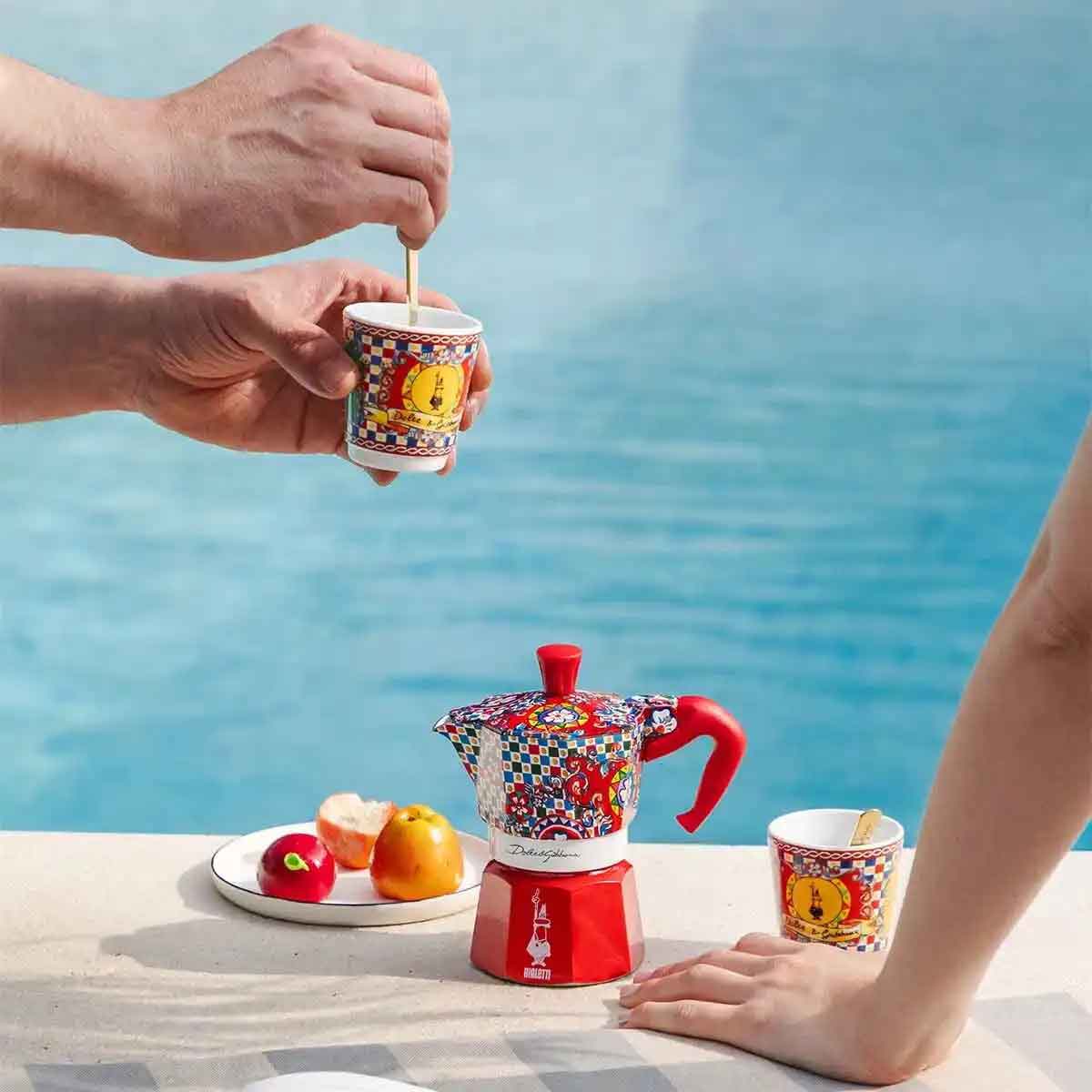 BIALETTI Dolce & Gabbana Carretto Siciliano Moka 2 Tazze con Bicchierini in Porcellana e 2 Palettine dorate