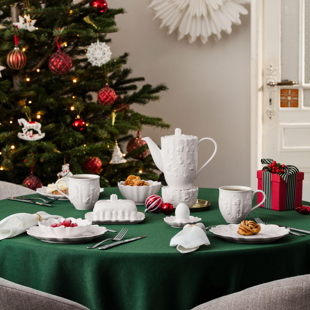 VILLEROY & BOCH Portauovo Natalizio Toy's Delight Royal Classic Bianco in Porcellana Premium 11cm