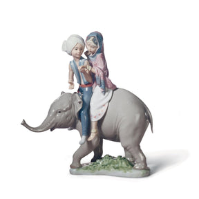 Scultura Bimbi Indiani con Elefante Lladrò in porcellana lucida 23x19 cm