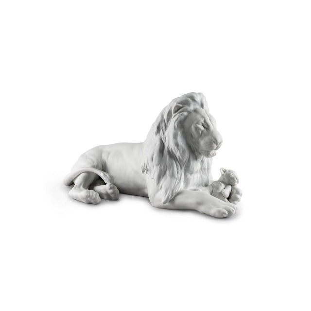 Scultura Leone con Cucciolo Lladrò in porcellana bianca opaca 21x44 cm
