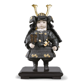 Statuina Bambino Samurai Lladrò in gres nero e dettagli oro 36x20 cm