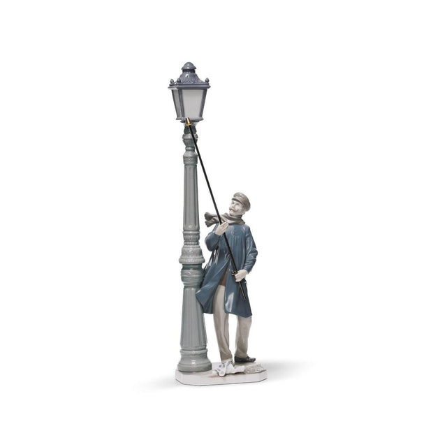 Statuina Uomo dei Lampioni Lladrò in porcellana lucida 48x14 cm