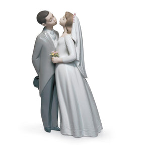 Statuina coppia Un Bacio da Ricordare Lladrò in porcellana 19x12 cm