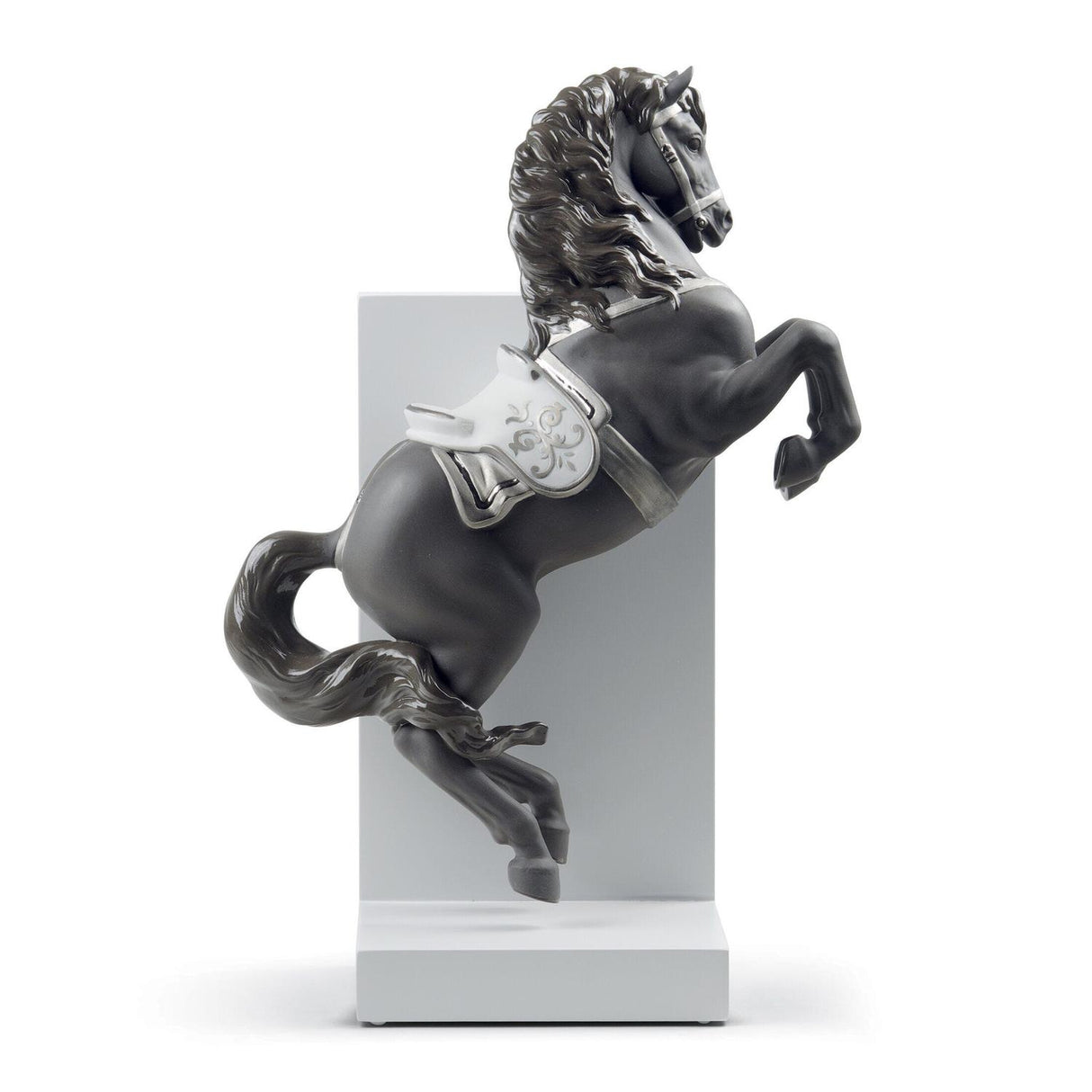 Scultura Cavallo in Courbette Lladrò porcellana bianco e nero lustro argento