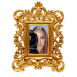 Portafoto Neopop Palais Royal in resina dorata con decori barocchi 26x35 cm