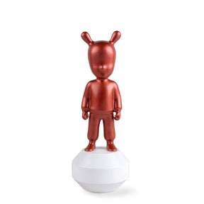Statuina The Guest Lladrò in porcellana rosso metallizzato 30x11 cm