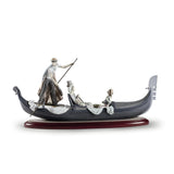 Scultura Coppia in Gondola Lladrò in porcellana decorata 45x76 cm
