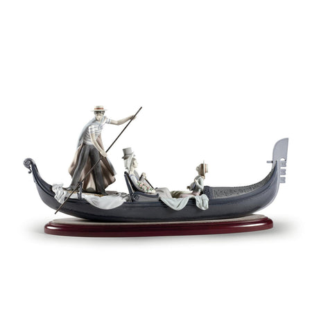 Scultura Coppia in Gondola Lladrò in porcellana decorata 45x76 cm