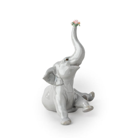 Statuina Elefante Bebè con Fiore Lladrò in porcellana lucida 14x12x10 cm