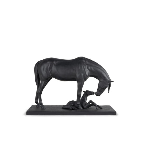 Scultura Cavalla e Puledro Lladrò in porcellana nera opaca 27x39 cm