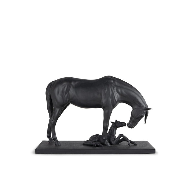 Scultura Cavalla e Puledro Lladrò in porcellana nera opaca 27x39 cm