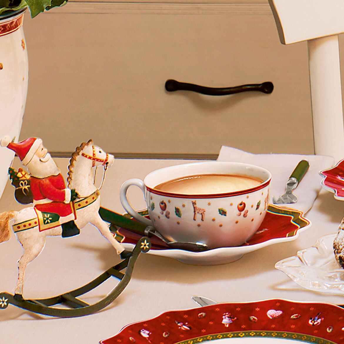 VILLEROY &amp; BOCH Toy's Delight Saucer Cup Caffe Latte 300ml with Saucer 19cm Christmas Table