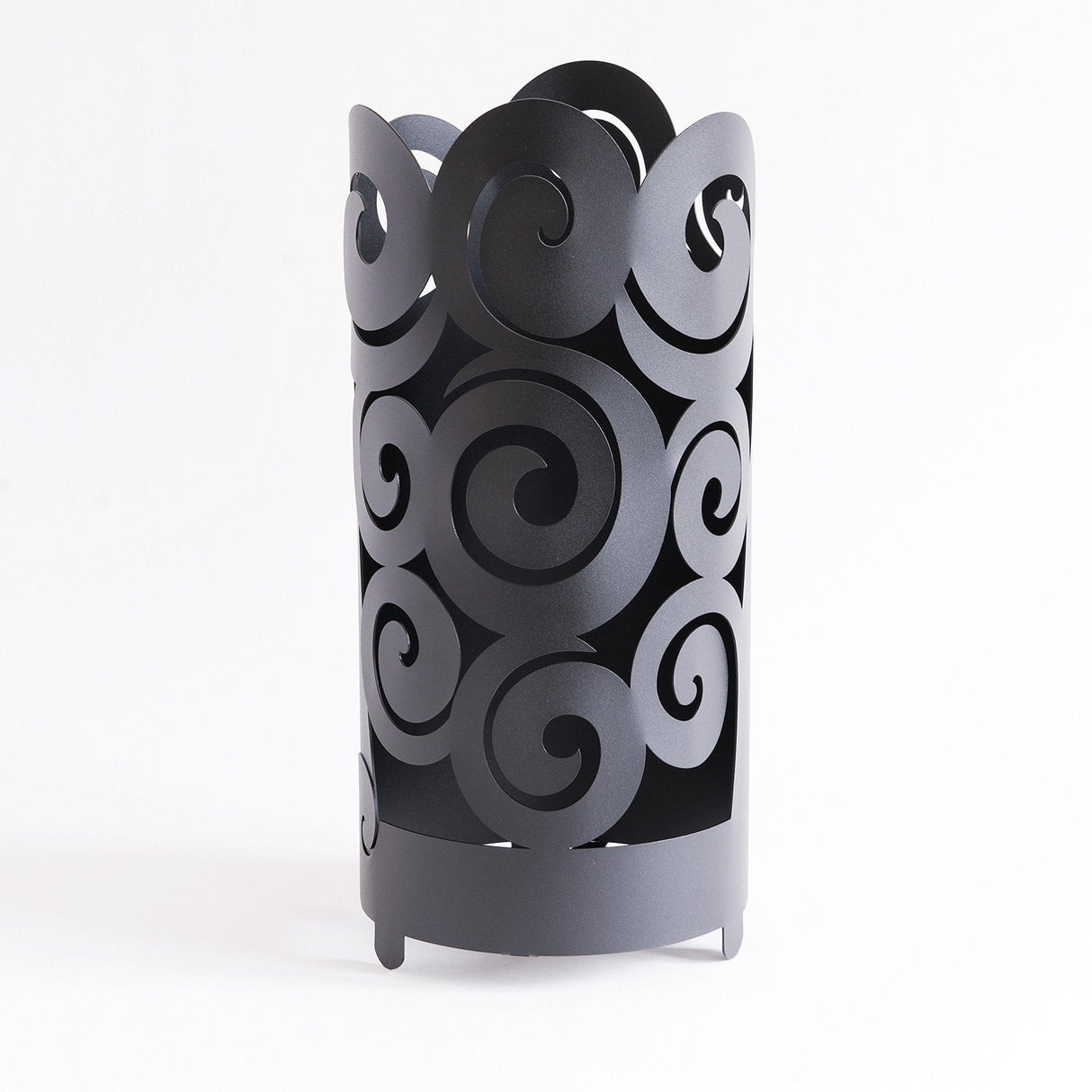 Portaombrelli Riccioli Arti e Mestieri in metallo nero dal design sinuoso