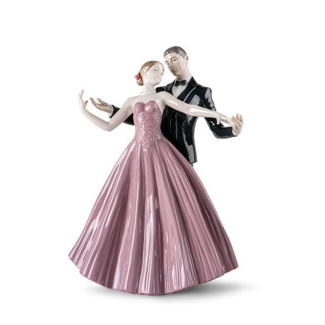 Scultura Valzer d'Anniversario Lladrò in porcellana decorata 38x28 cm