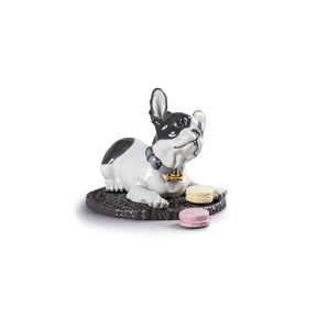 Statuina Bulldog Francese con Macarons Lladrò in porcellana 24x29 cm