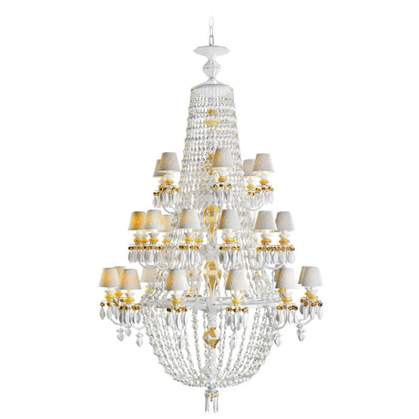 Lampadario Winter Palace Lladrò in porcellana opaca e lucida con dettagli oro
