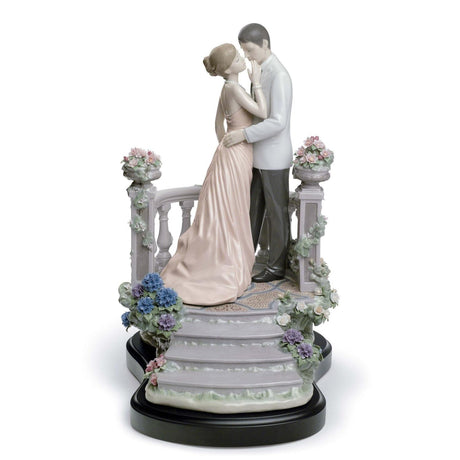 Scultura Amore Sotto la Luna Lladrò in porcellana decorata 30x22 cm