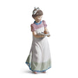 Statuina Bambina con Torta Lladrò in porcellana lucida 20x8 cm