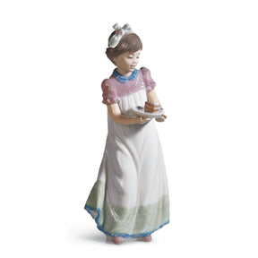 Statuina Bambina con Torta Lladrò in porcellana lucida 20x8 cm