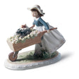 Statuina Bimba con carretta di fiori Lladrò in porcellana 21x24 cm