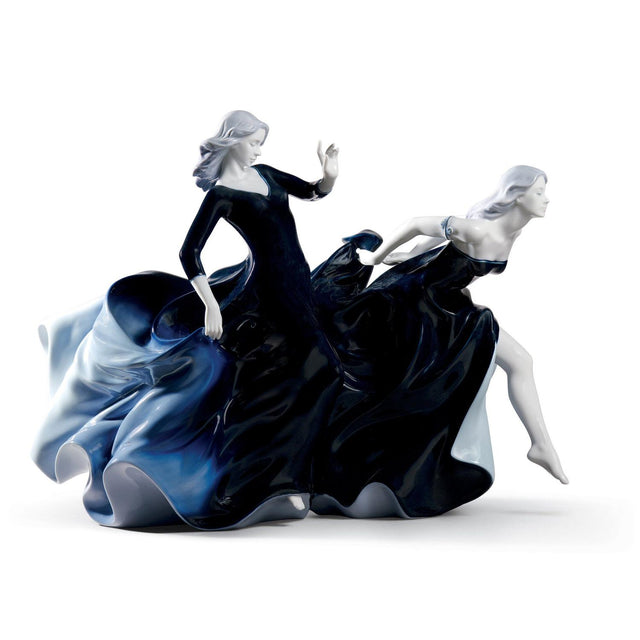 Scultura Arriva la Notte Lladrò in porcellana con abiti blu 40x57 cm