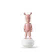 Scultura The Guest Lladrò in porcellana decoro rosa su base bianca 30x11 cm