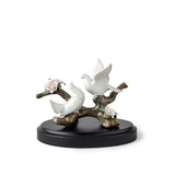Scultura Colombe su Ciliegio Lladrò in porcellana decorata 11x14 cm