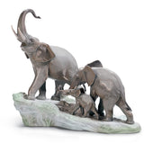 Scultura Elefanti Lladrò in porcellana lucida dai toni pastello 36x40 cm