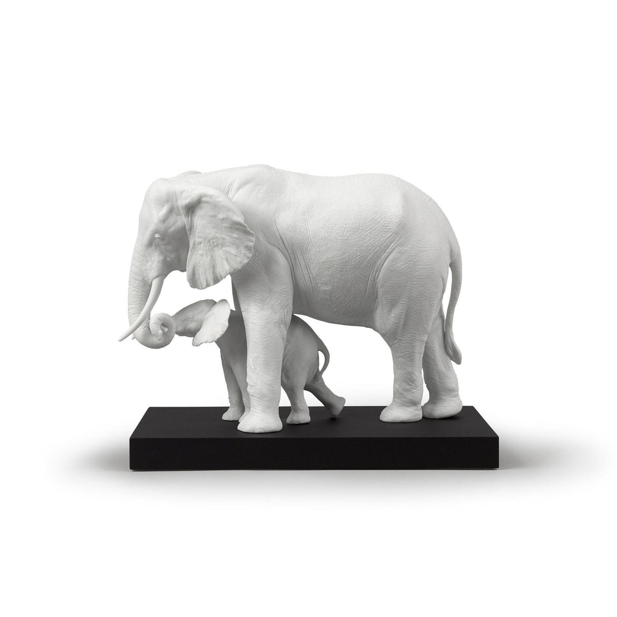 Scultura Elefanti Indicando la Via Lladrò in porcellana bianca opaca 29x36 cm
