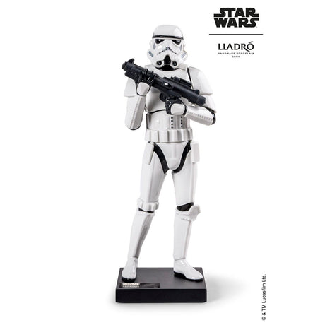 Scultura Stormtrooper Lladrò in porcellana bianca lucida 40x16 cm