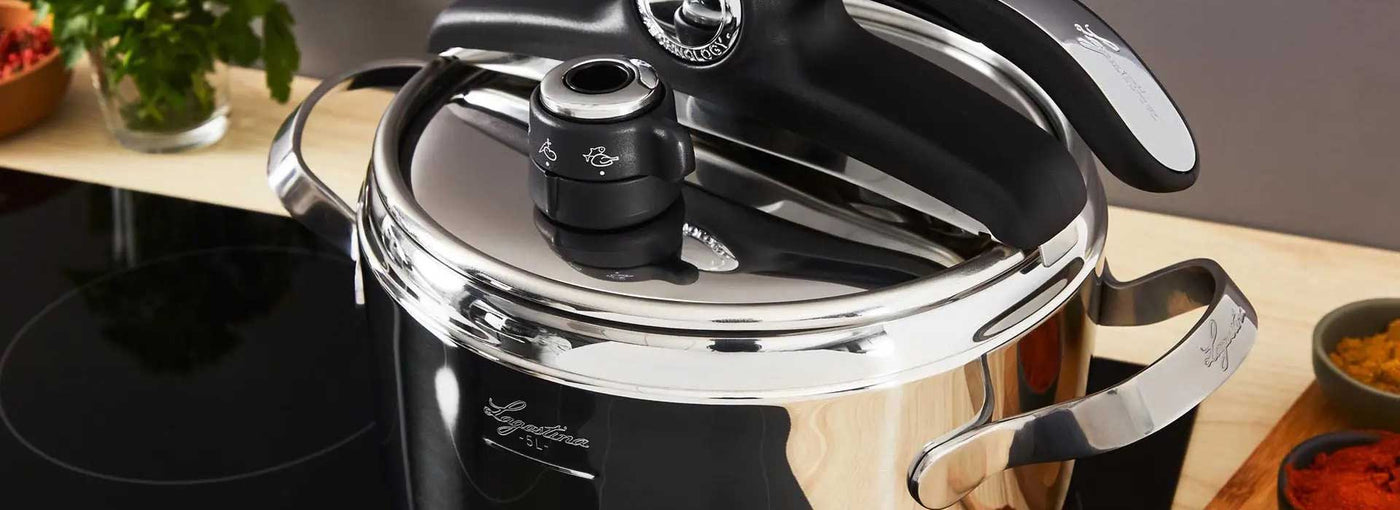 Pentola a pressione Lagostina La Classica e La Diva in acciaio inox su piano cottura a induzione